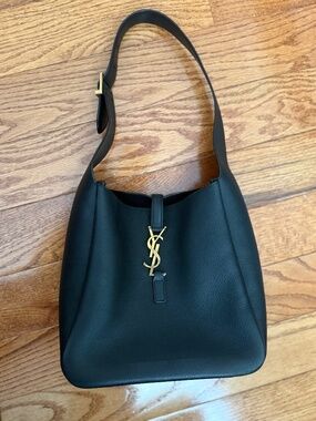 YSL LE 5 À 7 SUPPLE SMALL IN GRAINED LEATHER